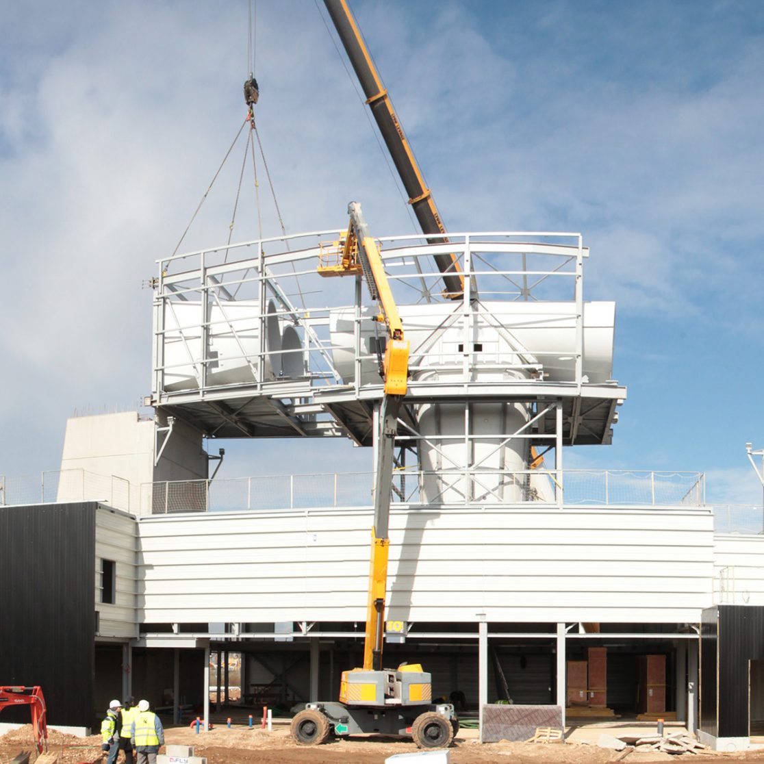 FLYIN montage structure que supporte 4 moteurs d'avions pour créer le flux d'air