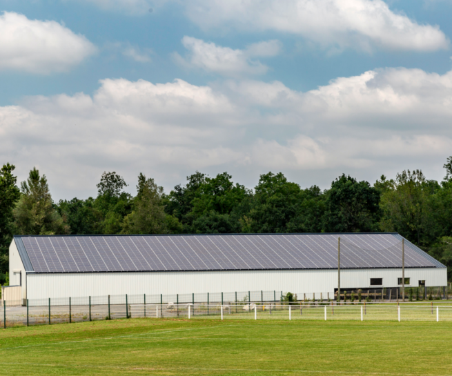 Vue d'ensemble Bâtiment agricole de stockage toiture photovoltaïque à Rontignon (64)
