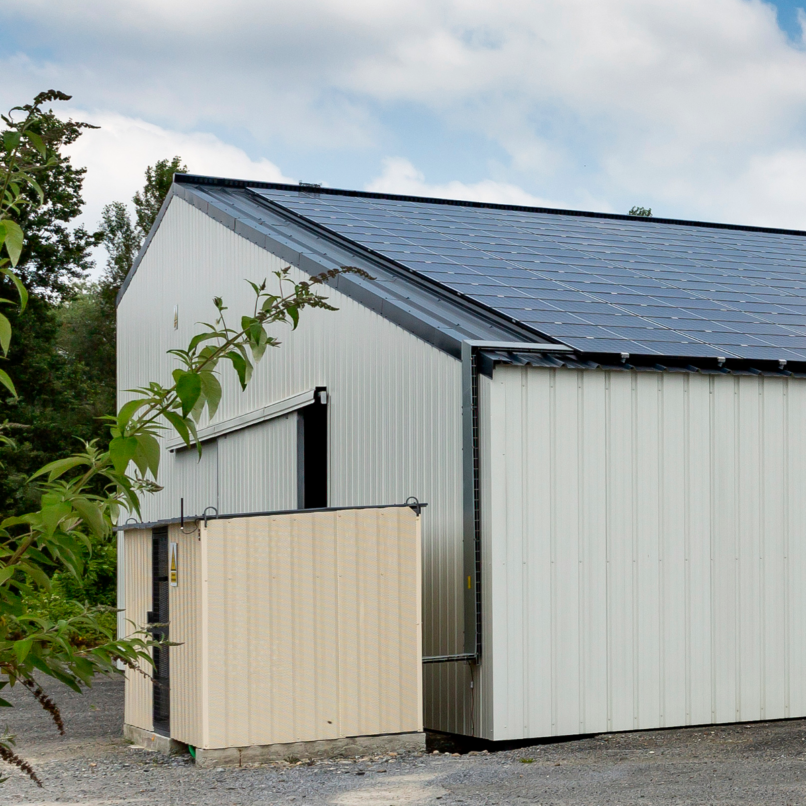 Pignon bâtiment agricole de stockage toiture photovoltaïque à Rontignon (64)
