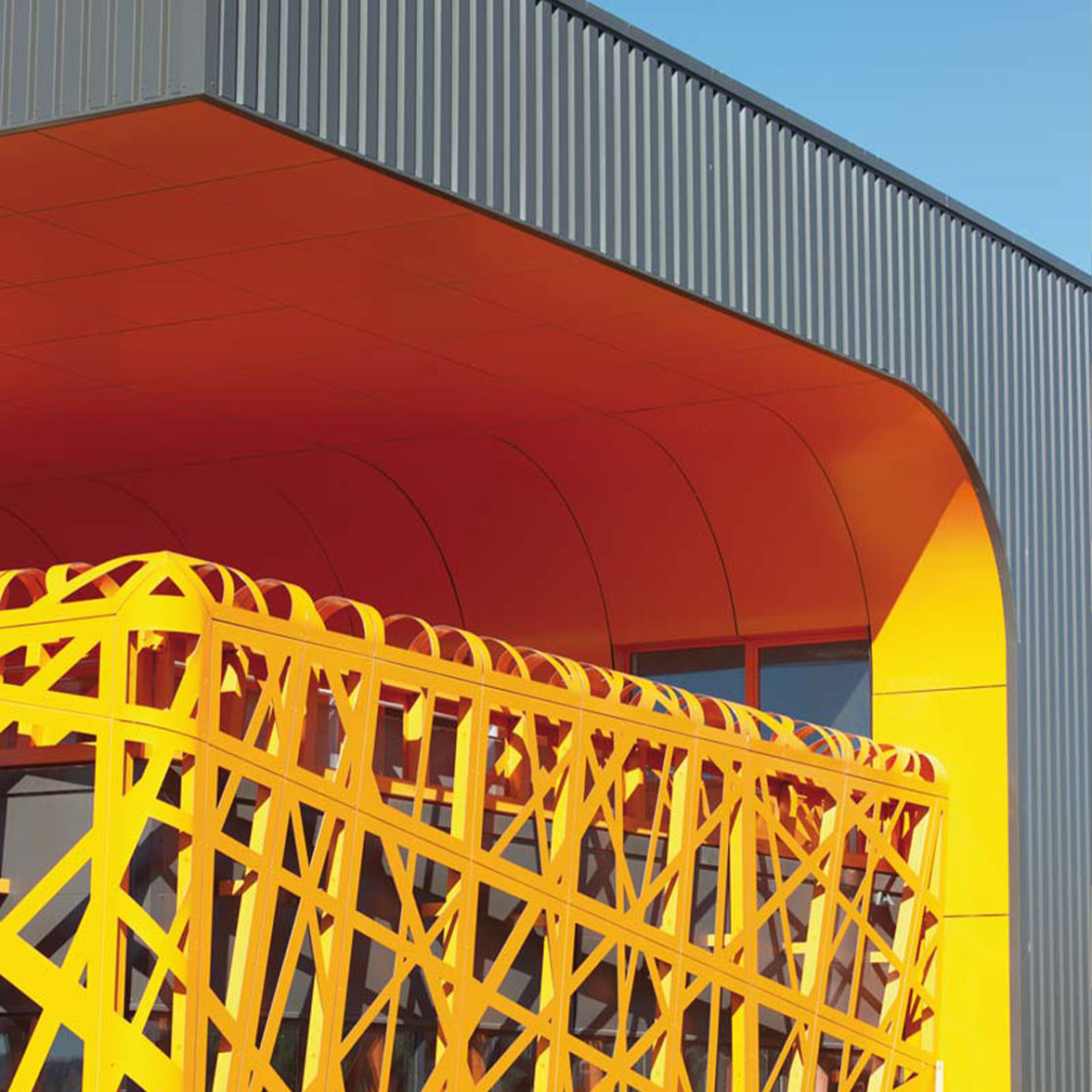 DG DIFFUSION bardage double peau avec Alucobond cintré