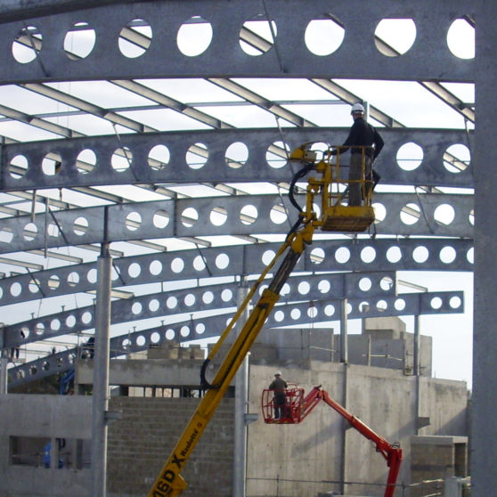 CENTRE DE MAINTENANCE CLEO assemblage charpente métallique