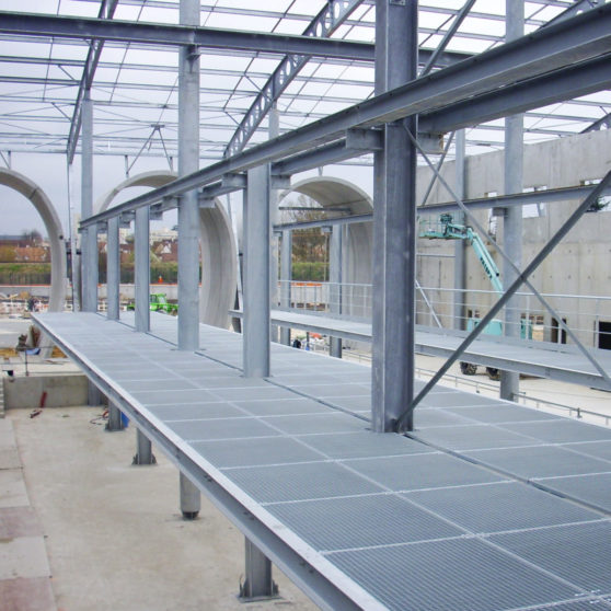 CENTRE DE MAINTENANCE CLEO charpente métallique intérieur