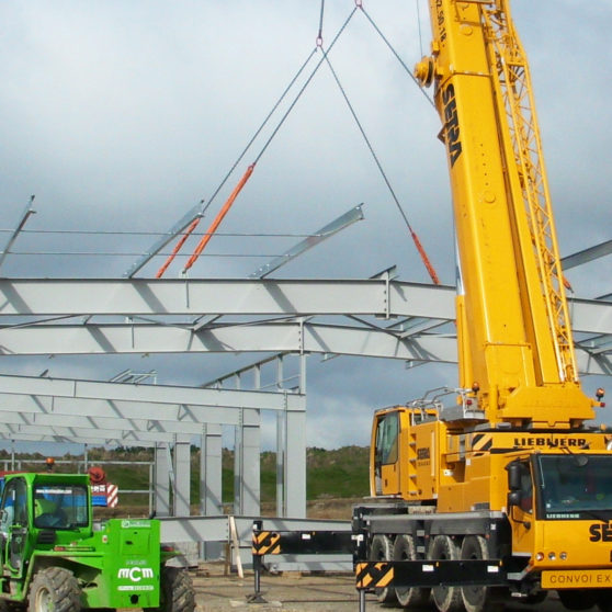 E. LECLERC ROMORANTIN pose de la charpente