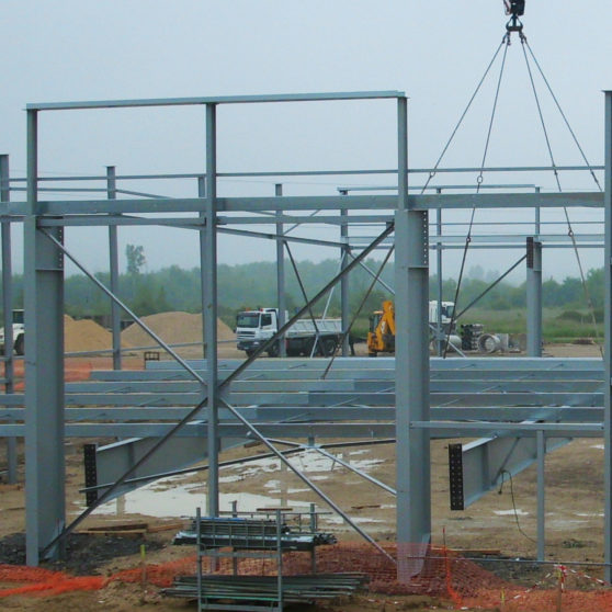 E. LECLERC ROMORANTIN charpente métallique en cours de chantier