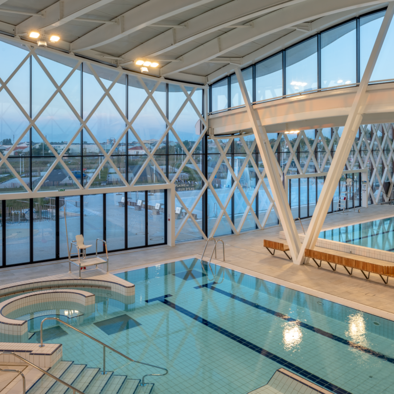 PISCINE DE SAINT-GILLES-CROIX-DE-VIE charpente intérieur