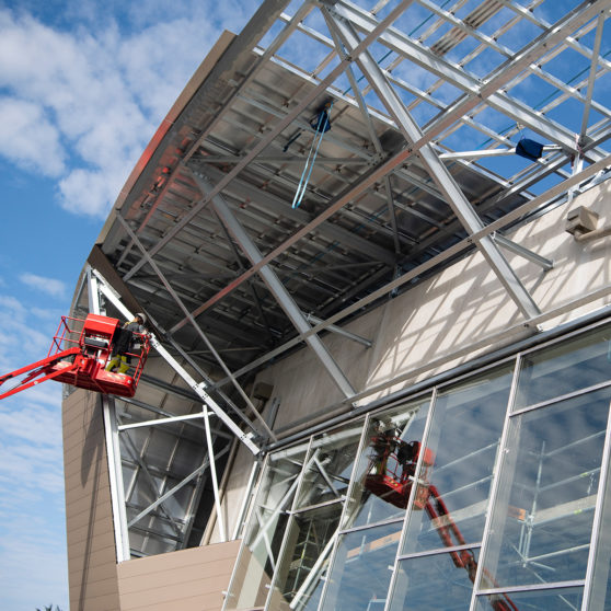 CENTRE DE CONFÉRENCES CRÉDIT AGRICOLE PYRÉNÉES GASCOGNE bardage en cours
