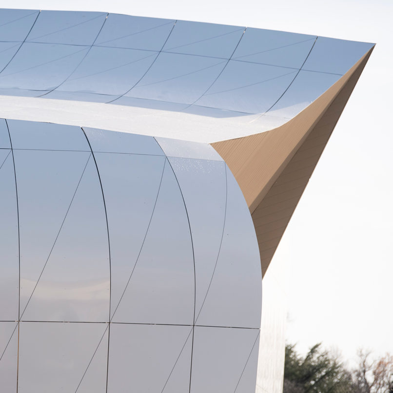 CENTRE DE CONFÉRENCES CRÉDIT AGRICOLE PYRÉNÉES GASCOGNE bardage en plaques Alucobond