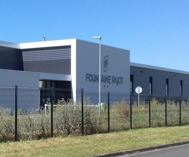 Façade Fountaine Pajot