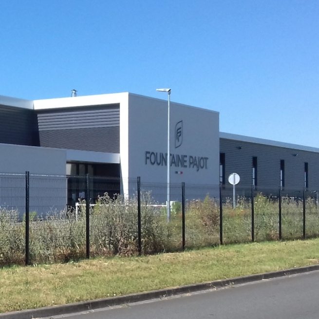 Façade Fountaine Pajot