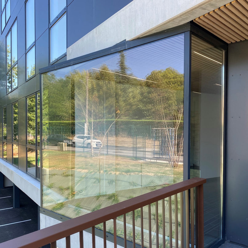 BUREAUX TÉLESCOPE – TOULOUSE entrée façon « boite en verre »