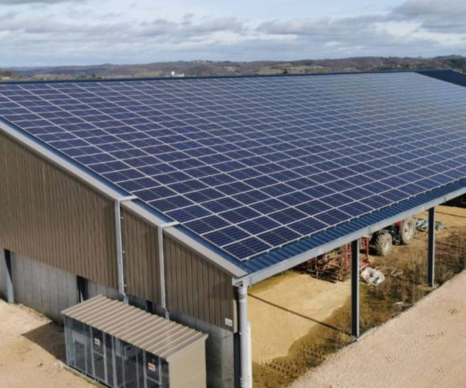 Pignon bâtiment photovoltaïque Vergnaud France / Esclassan-Labastide (32)