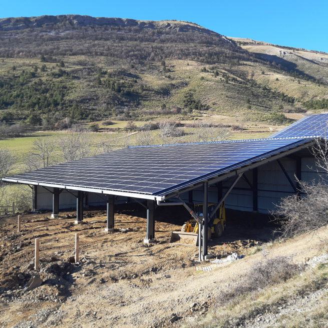 Bâtiment équestre photovoltaïque Luxel / La Roche-des-Arnauds (05)