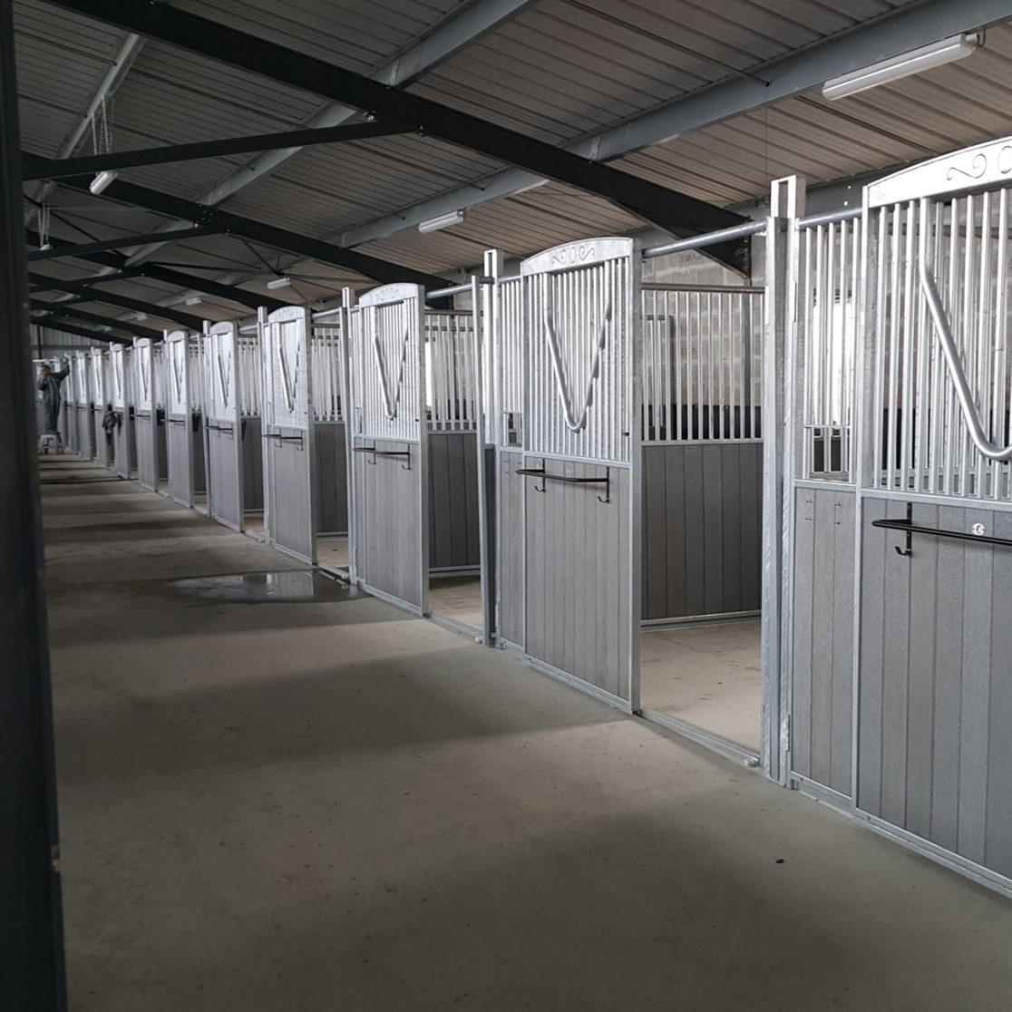 Intérieur Bâtiment équestre photovoltaïque Générale du solaire / Vérines (17)