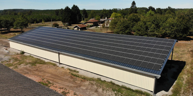 Versant Sud Bâtiment photovoltaïque agricole Soltea / Saint-Julien-en-Born (40)