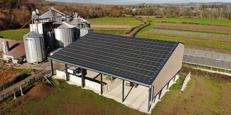 Versant Sud Bâtiment photovoltaïque agricole Soltea / Espiute (64)