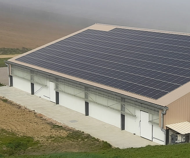 Versant Sud bâtiment agricole de stockage toiture photovoltaïque à Beaumont-de-Lomagne (82)