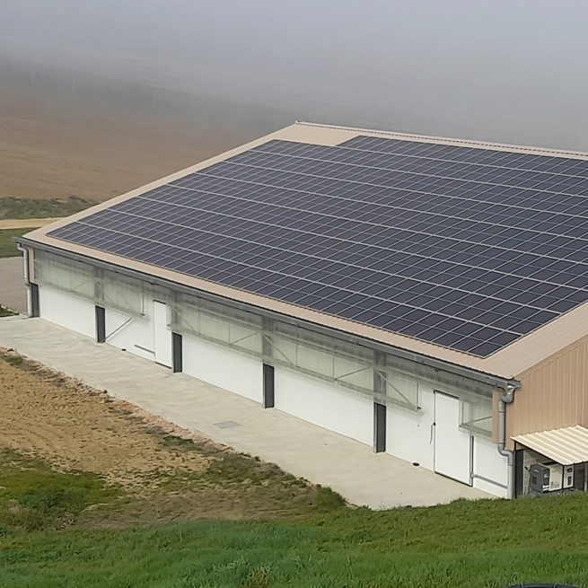 Versant Sud bâtiment agricole de stockage toiture photovoltaïque à Beaumont-de-Lomagne (82)