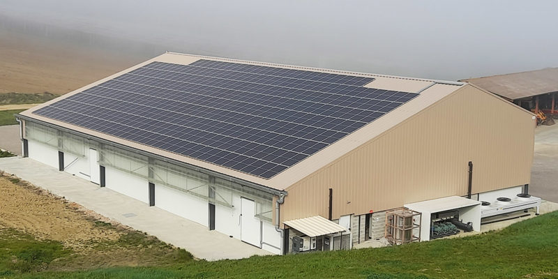 Versant Sud bâtiment agricole de stockage toiture photovoltaïque à Beaumont-de-Lomagne (82)