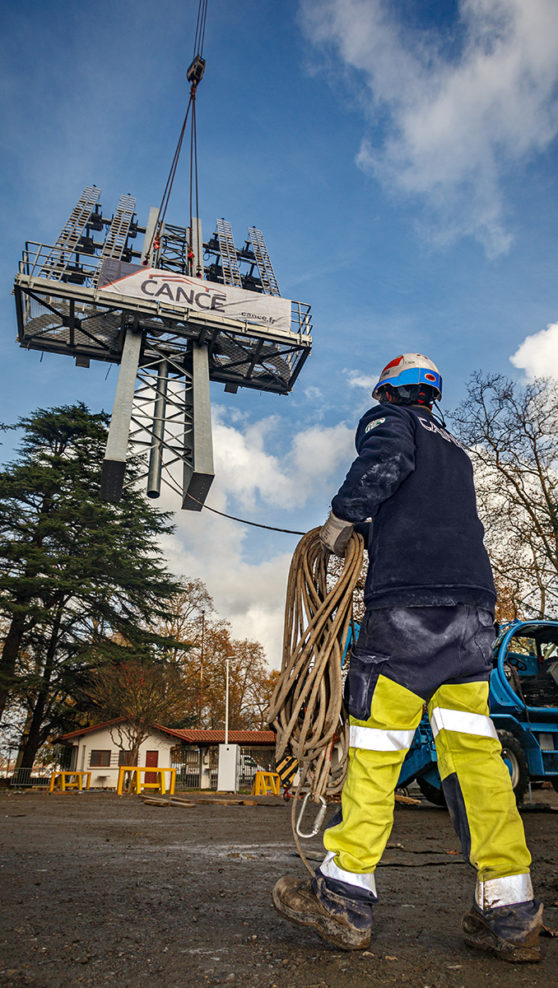 MÂTS ET CHARPENTE TRIBUNE KÉOLIS (EST) DU STADE JEAN DAUGER – BAYONNE levage mâts