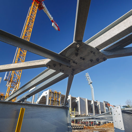 MÂTS ET CHARPENTE TRIBUNE KÉOLIS (EST) DU STADE JEAN DAUGER – BAYONNE